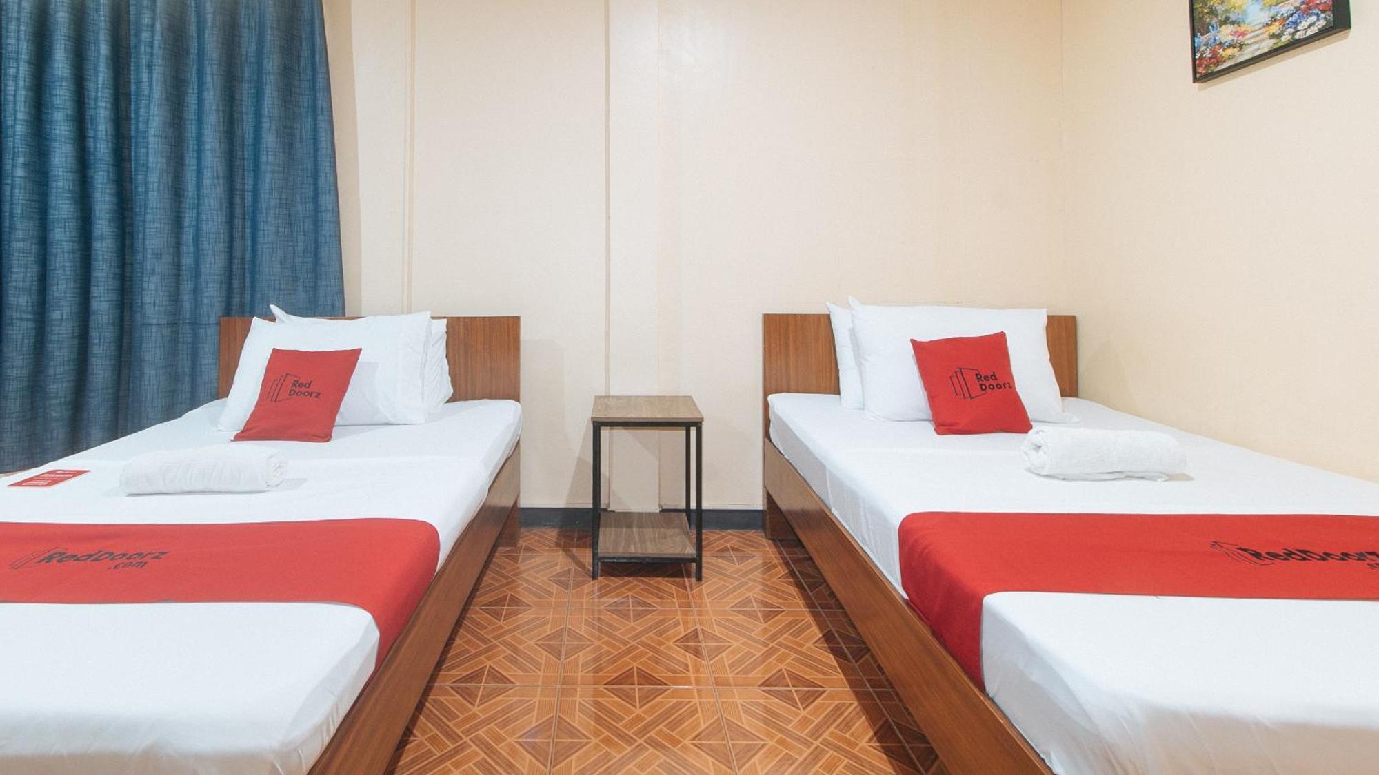 RedDoorz @ Rosario Street Bacolod Hotel Exterior foto